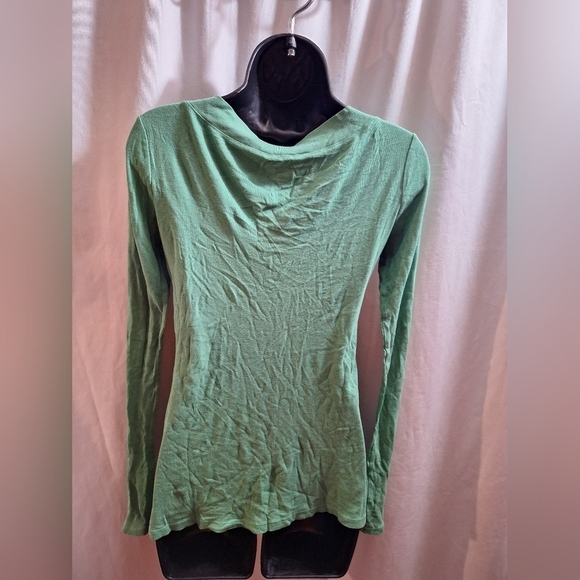 Old navy V-Neck green shirt medium - Picture 4 of 5